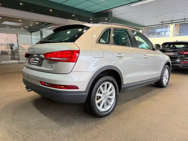 Audi Q3 view 6