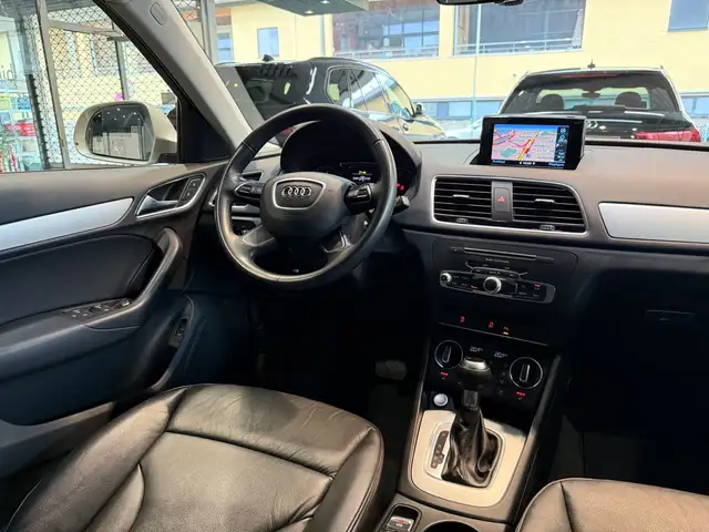 Audi Q3 view 12