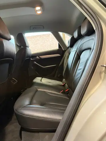 Audi Q3 view 13