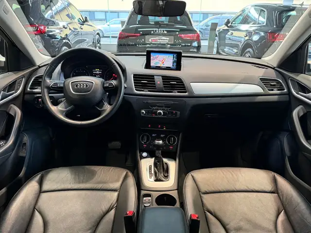 Audi Q3 view 11