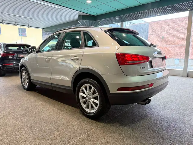 Audi Q3 view 4