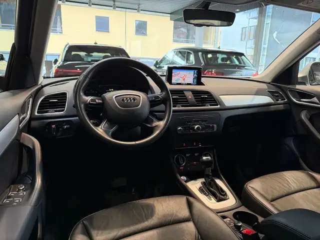 Audi Q3 view 9