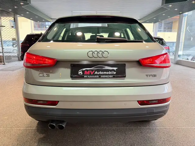 Audi Q3 view 5