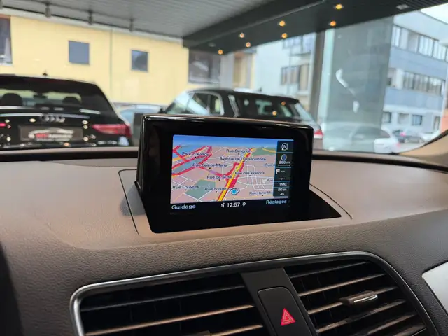 Audi Q3 view 15