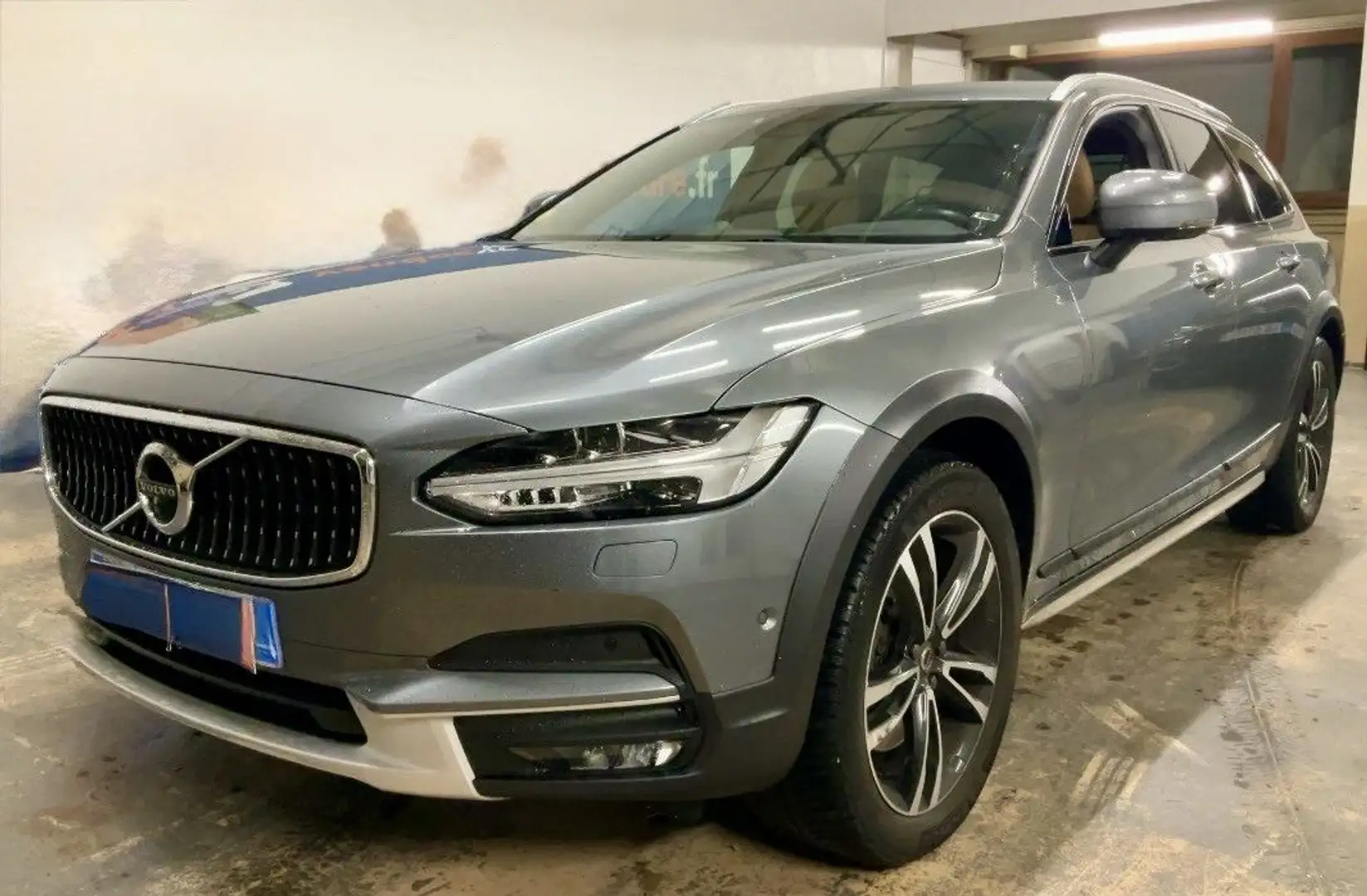 Volvo V90 Cross Country D5 Pro AWD 235 ch Grijs - 1