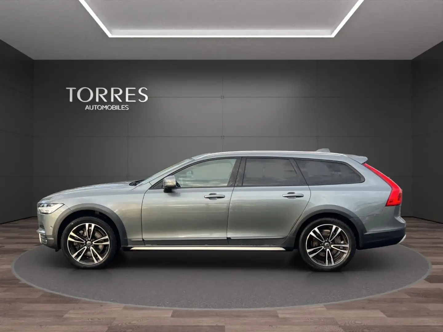 Volvo V90 Cross Country D5 Pro AWD 235 ch Grau - 1