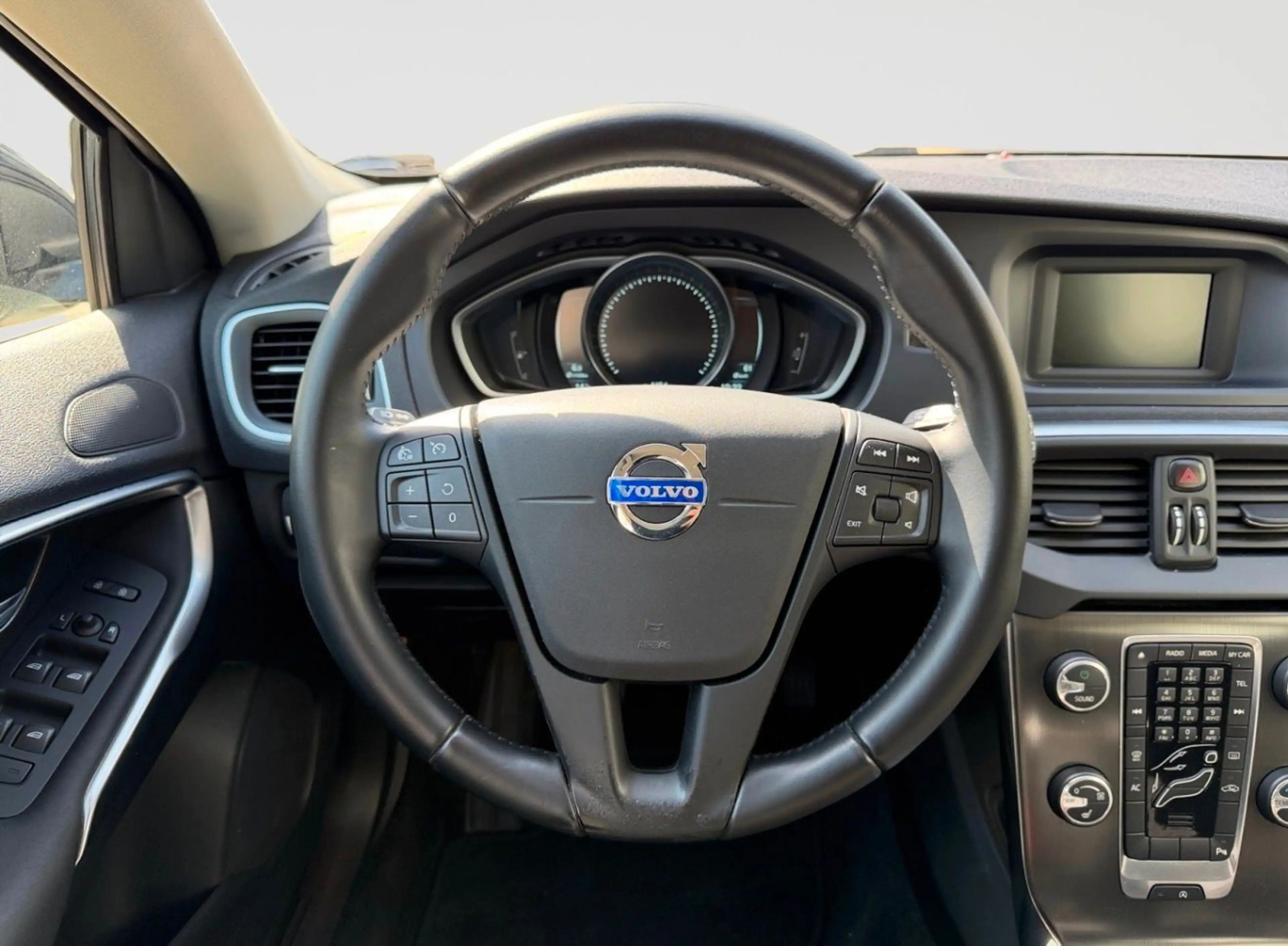 Volvo V40 KLIMA+SHZ+PDC+BT — photo 9