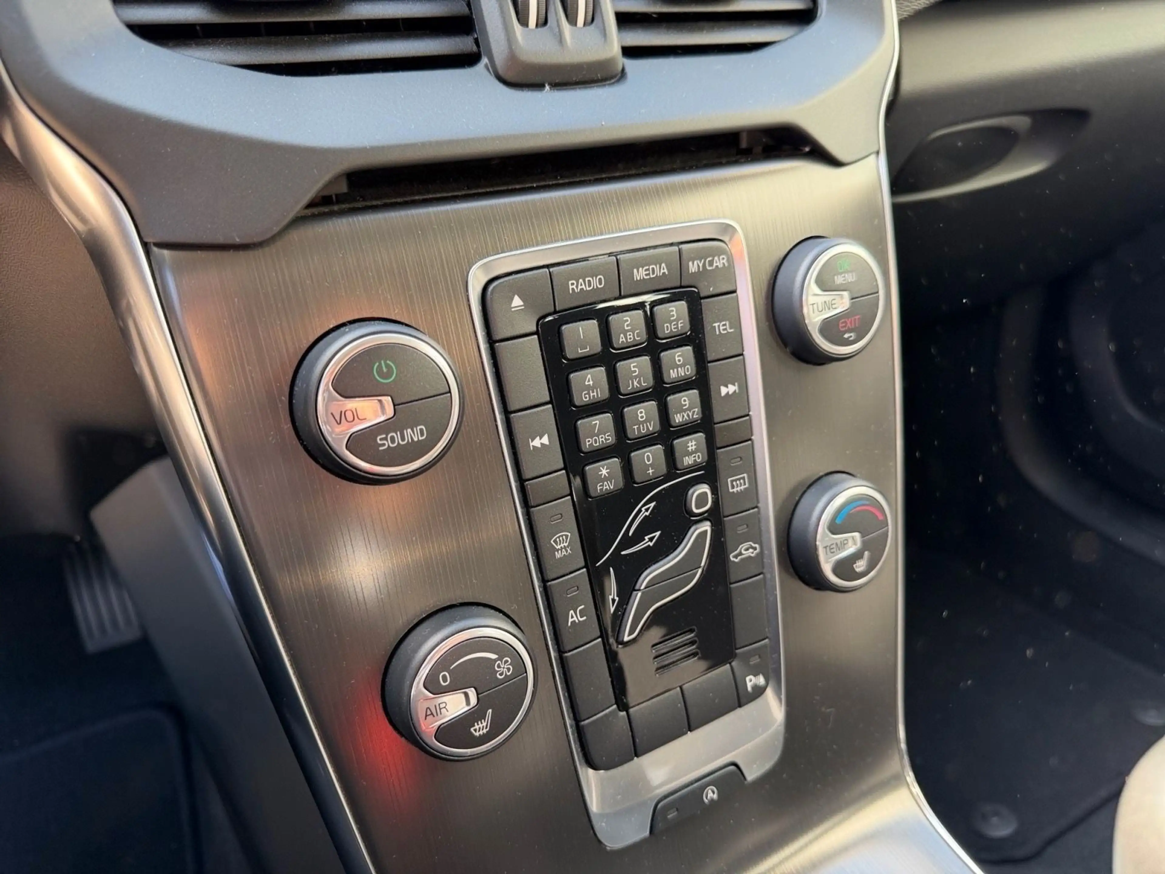 Volvo V40 KLIMA+SHZ+PDC+BT — photo 12