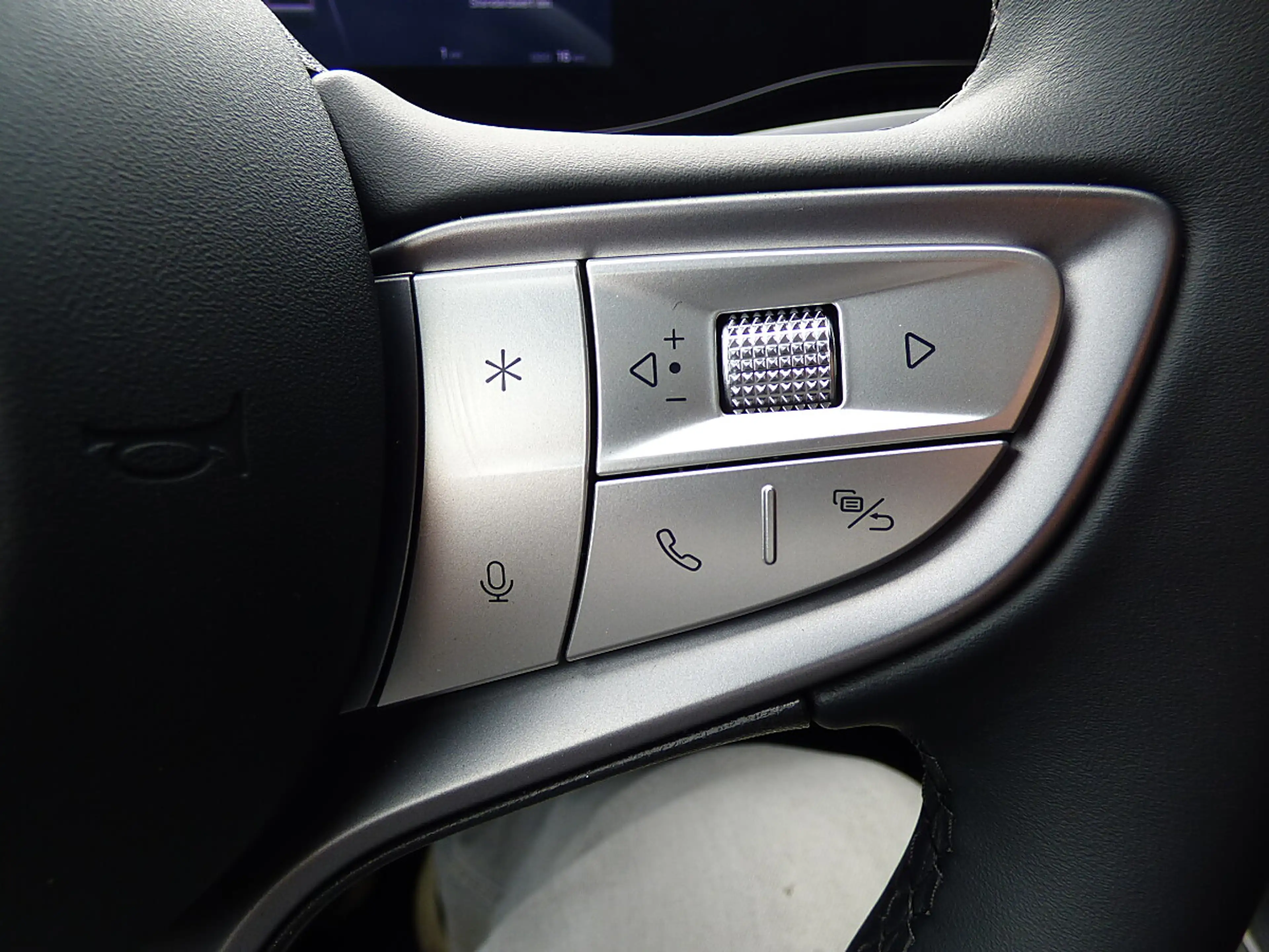 BYD Dolphin G DM-i PHEV 18,3kWh Boost LAGER — photo 11