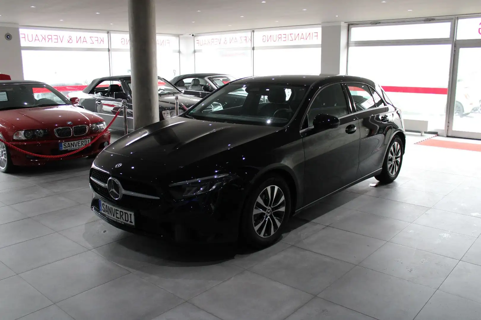 Mercedes-Benz A 180 DCT SPORTPAKET LEDER NAVI LED *I.HAND* Noir - 1