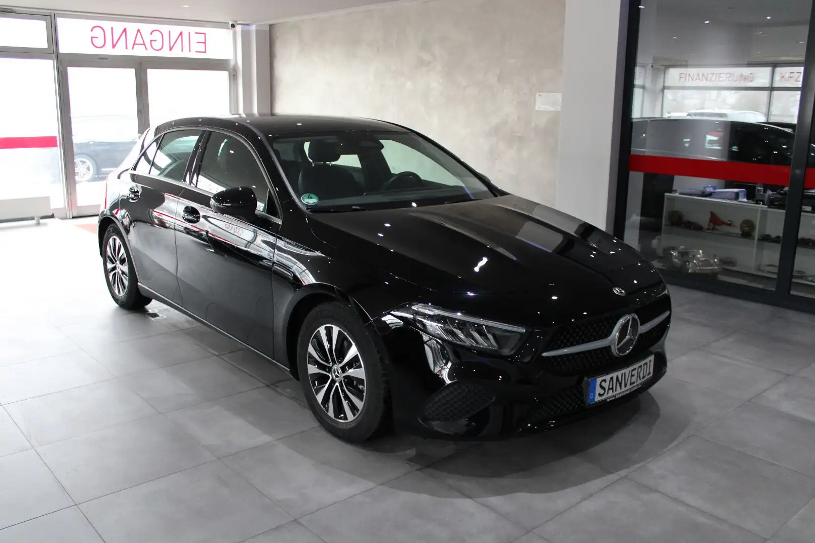 Mercedes-Benz A 180 DCT SPORTPAKET LEDER NAVI LED *I.HAND* Noir - 2