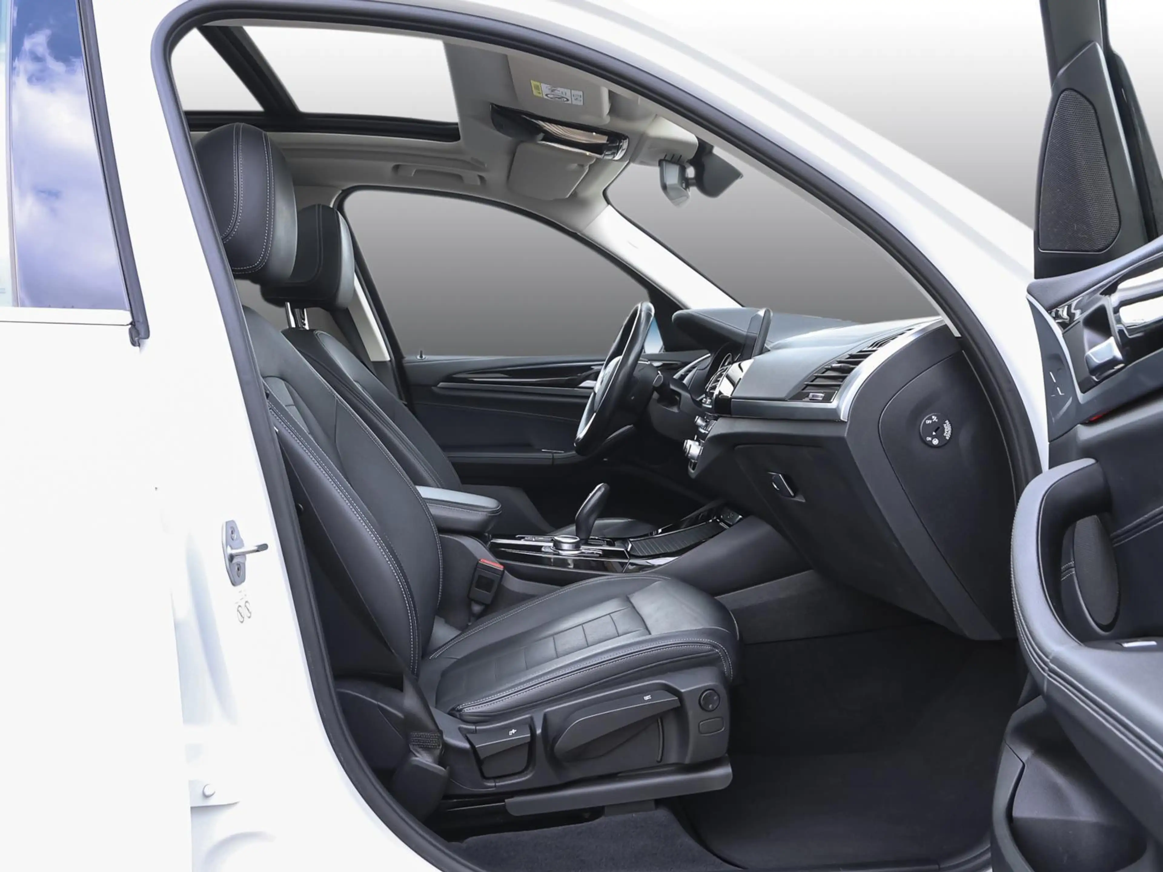 BMW X3 xDrive30d Luxury PANO NAVI SHZ PDC KLIMA AHK — photo 3