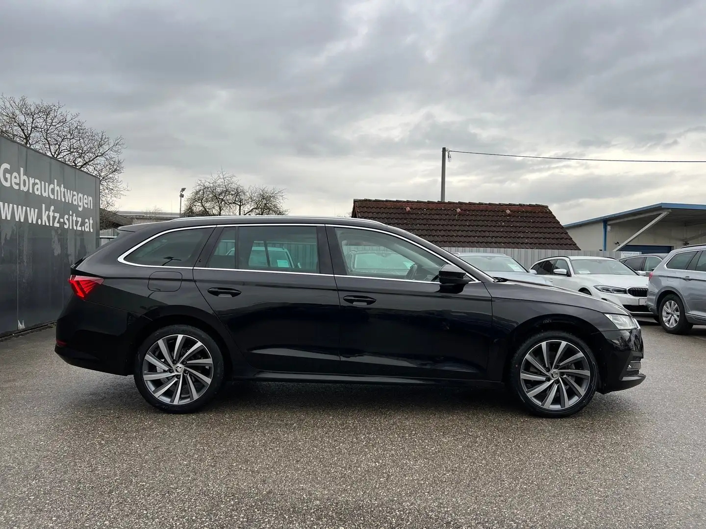 Skoda Octavia Combi 2,0 TDI Style DSG | NP € 48.000 Schwarz - 2