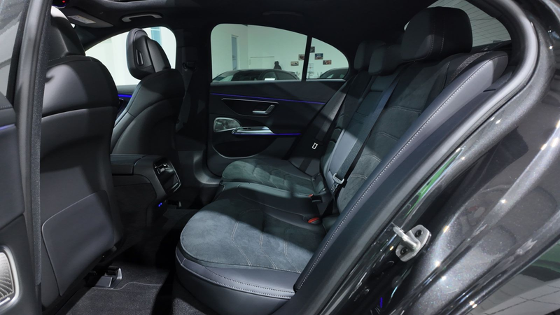 Mercedes-Benz E 220 d AMG Premium SUPERSCREEN PANO FULL — photo 12