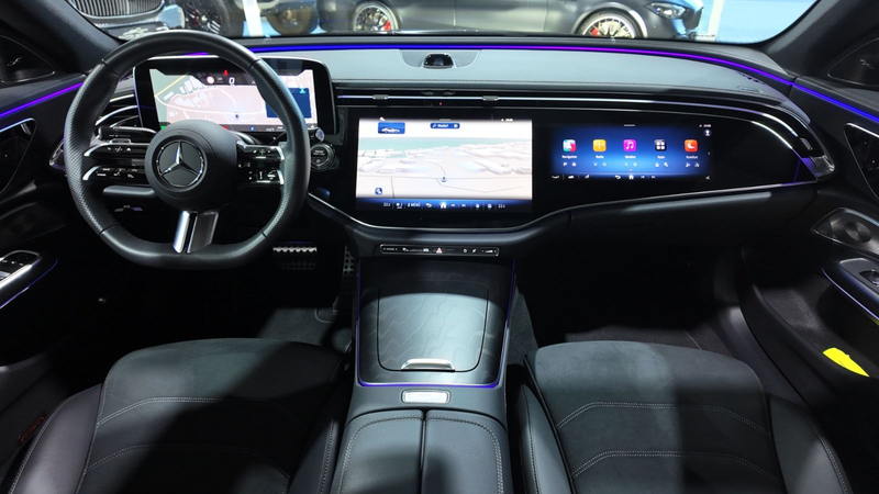 Mercedes-Benz E 220 d AMG Premium SUPERSCREEN PANO FULL — photo 13