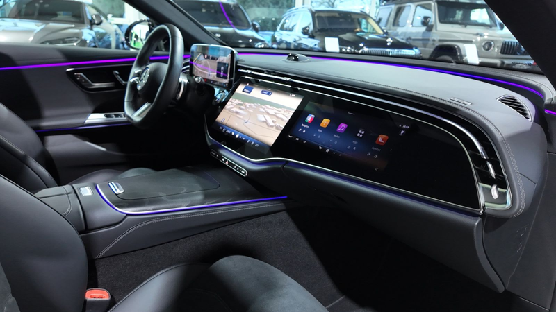 Mercedes-Benz E 220 d AMG Premium SUPERSCREEN PANO FULL — photo 14