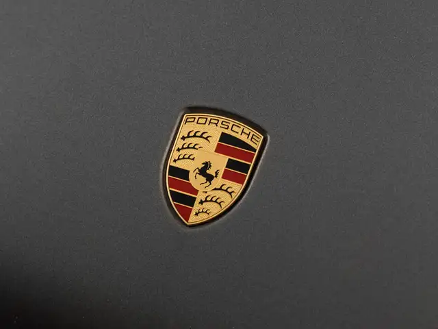 Porsche Macan view 11