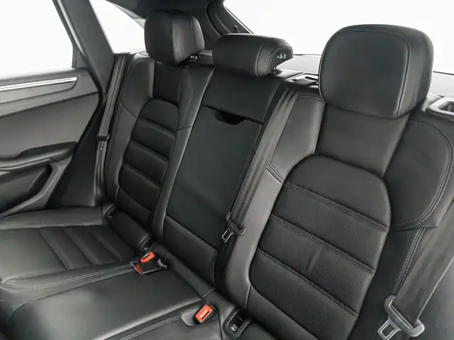 Porsche Macan view 10