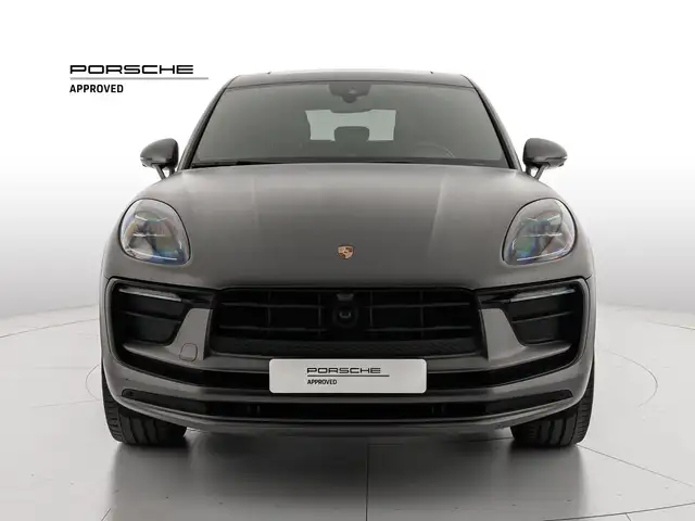 Porsche Macan view 4