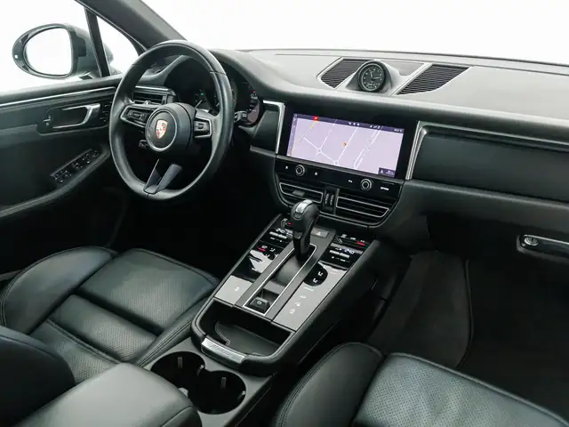Porsche Macan view 7