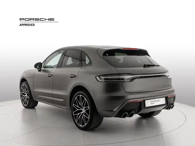 Porsche Macan view 3
