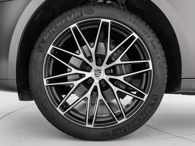 Porsche Macan view 6
