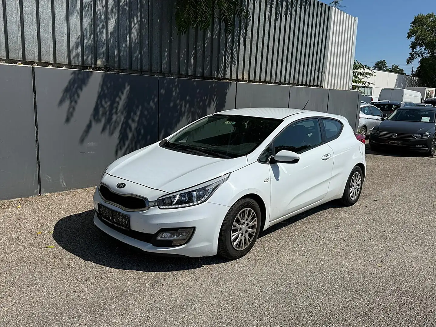 Kia ProCeed / pro_cee'd pro cee'd 1,6 CRDi Cool | PICKERL BIS 11/2026 I... Weiß - 1