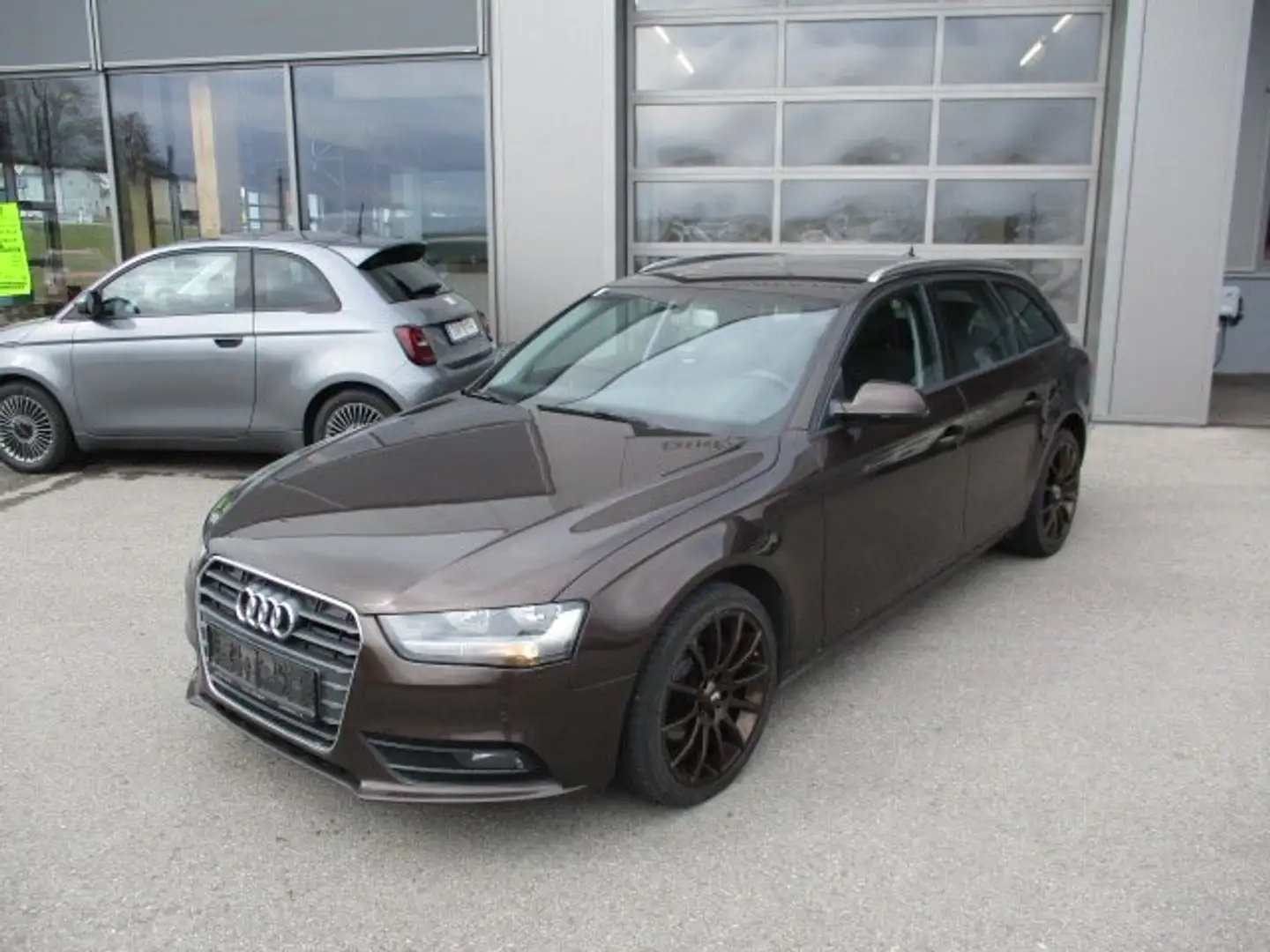 Audi A4 Attraction Kombi Braun - 1