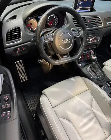 Audi RS Q3 view 3