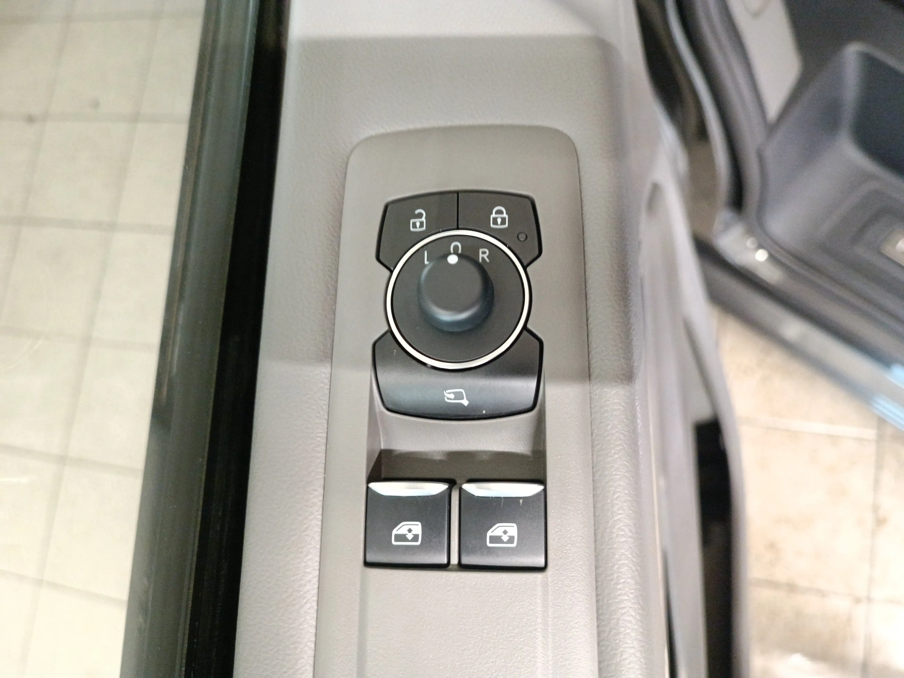 Volkswagen T7 Caravelle e-Caravelle PanAmericana LED*AHK*Navi*RFK — photo 15