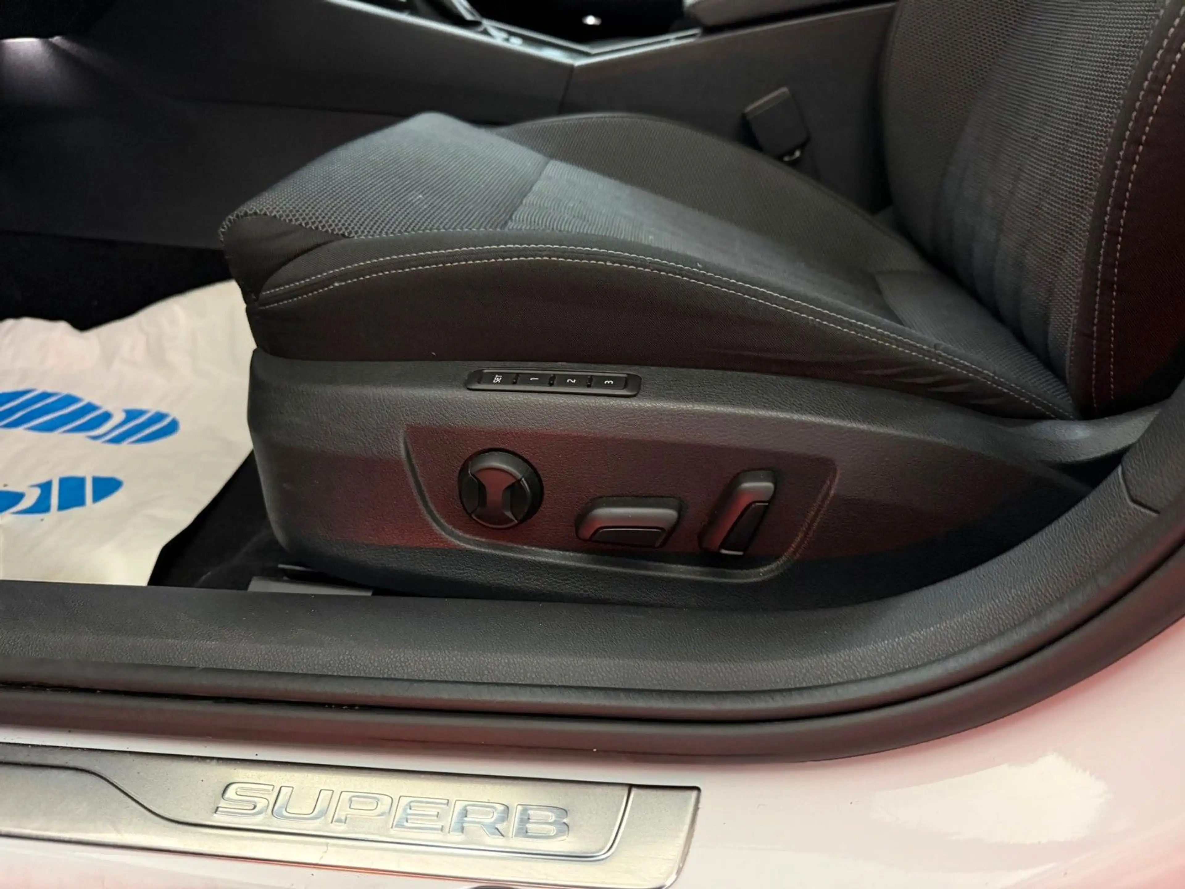 Skoda Superb Limo Style 4x4 DSG 147KW VIRTUAL*18Z*ACC — photo 11