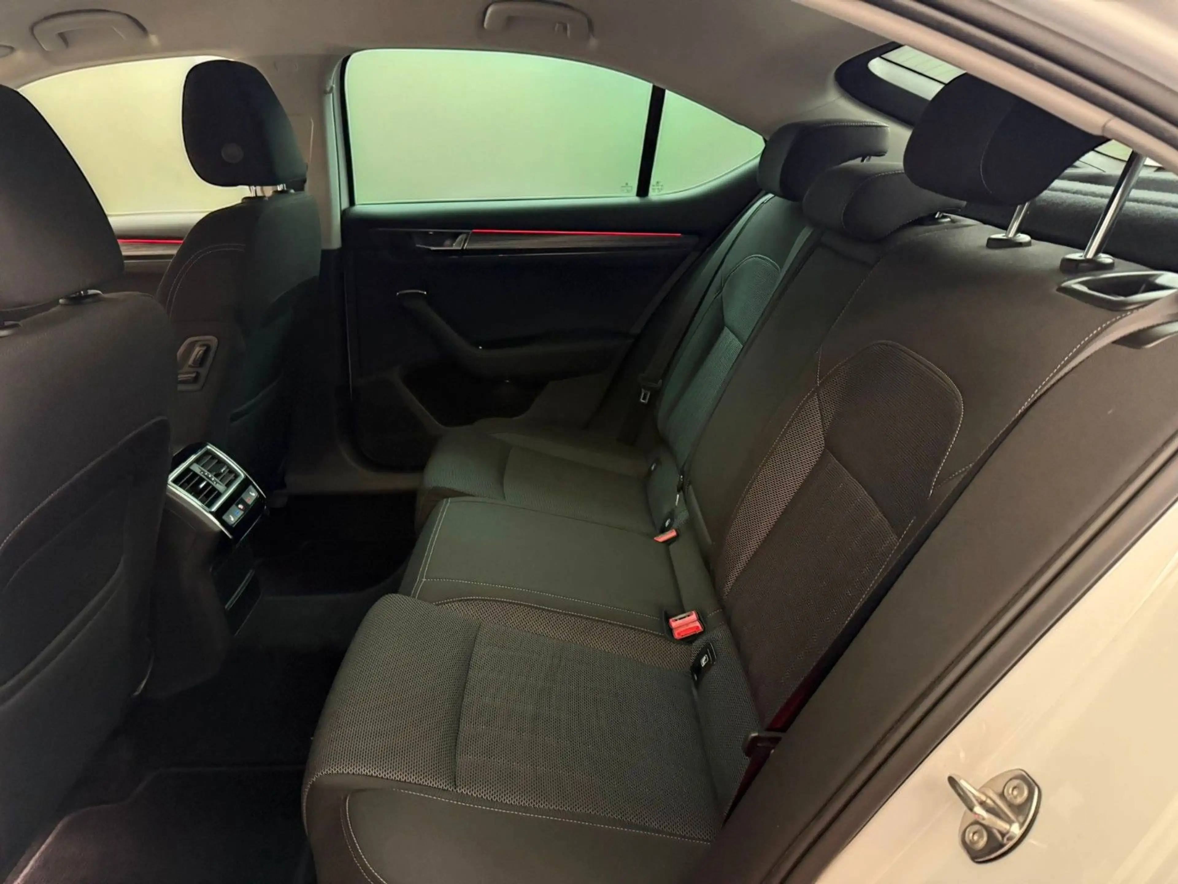 Skoda Superb Limo Style 4x4 DSG 147KW VIRTUAL*18Z*ACC — photo 15