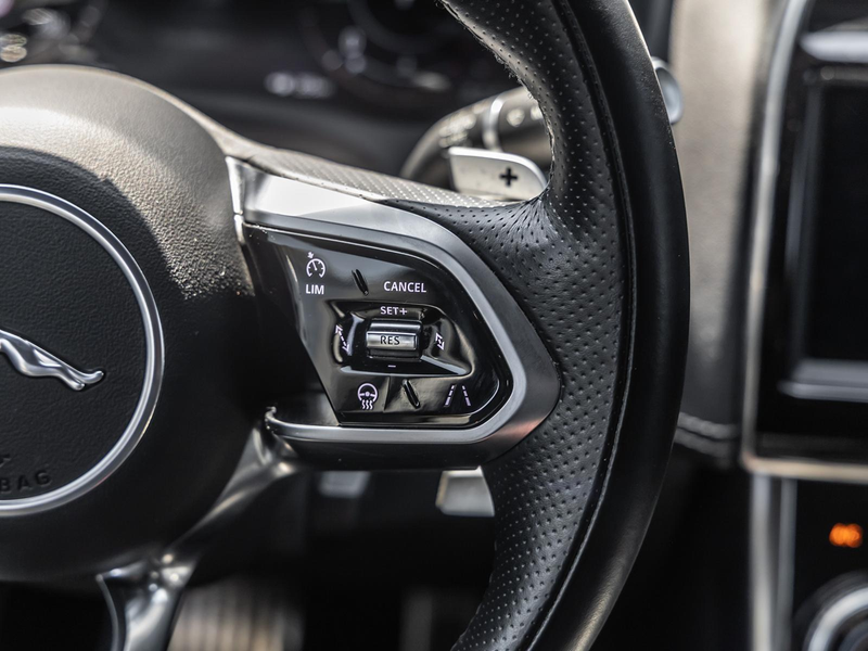 Jaguar XE D200 RWD R-Dynamic BLACK-PACK NAVI SHZ PDC — photo 10