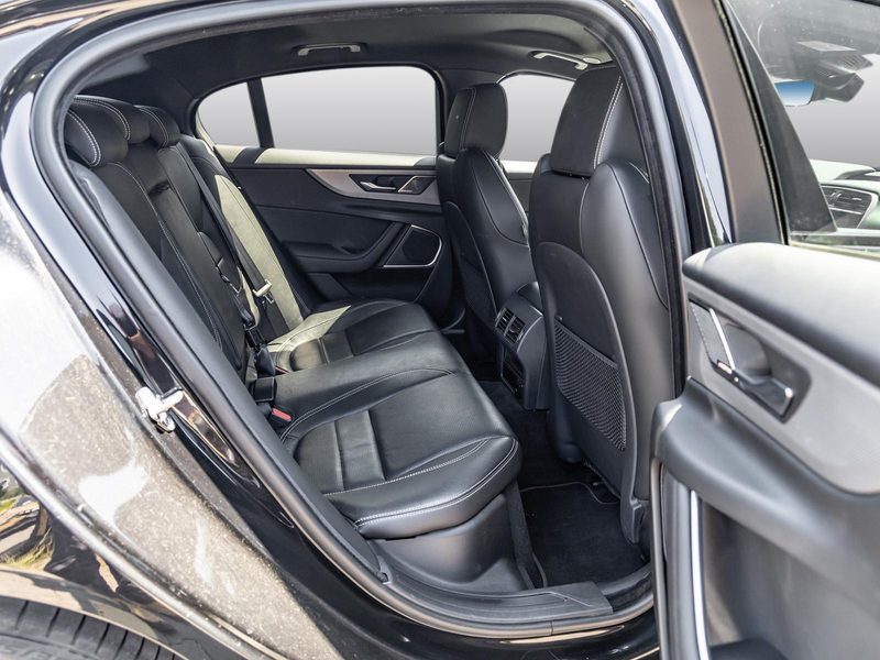 Jaguar XE D200 RWD R-Dynamic BLACK-PACK NAVI SHZ PDC — photo 5