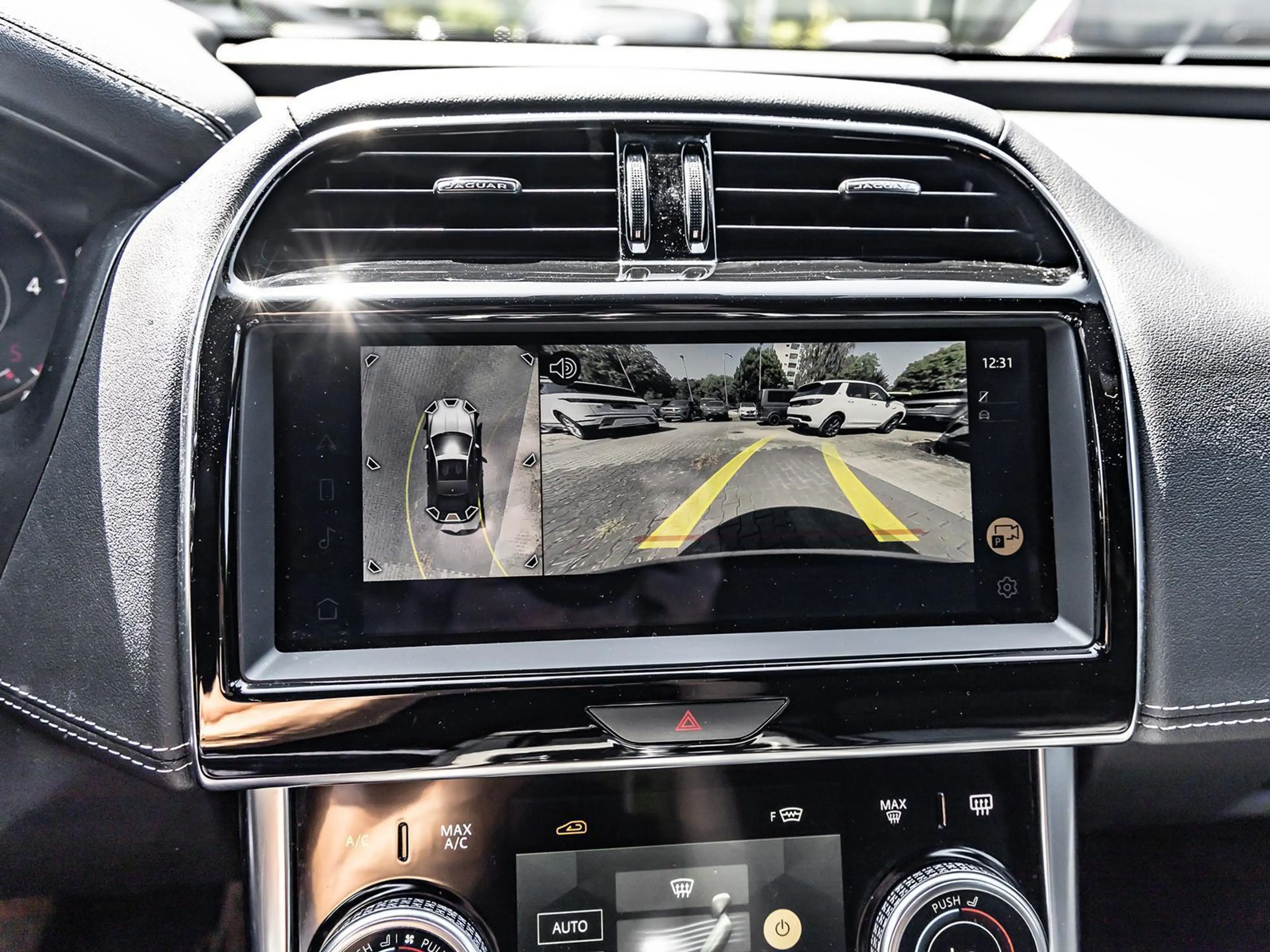 Jaguar XE D200 RWD R-Dynamic BLACK-PACK NAVI SHZ PDC — photo 14