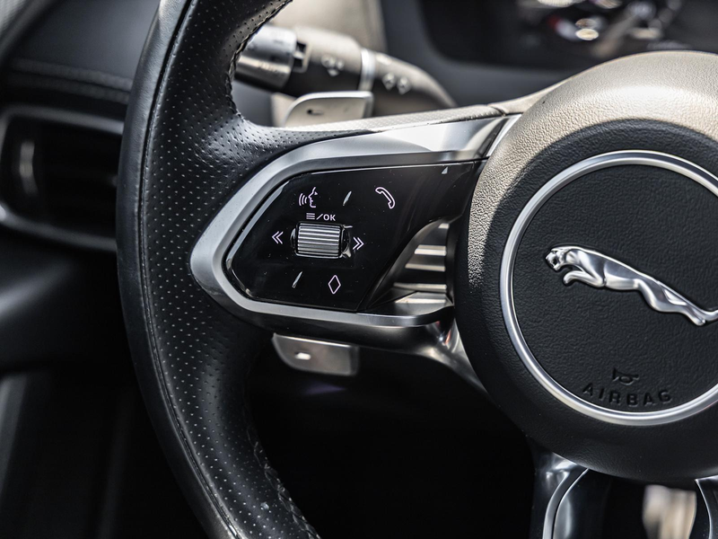 Jaguar XE D200 RWD R-Dynamic BLACK-PACK NAVI SHZ PDC — photo 9