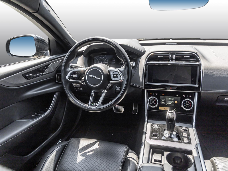 Jaguar XE D200 RWD R-Dynamic BLACK-PACK NAVI SHZ PDC — photo 3