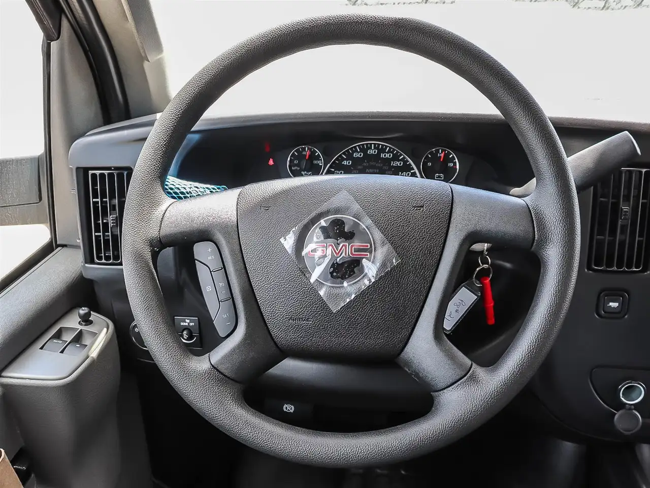 GMC Savana снимка GMC Savana