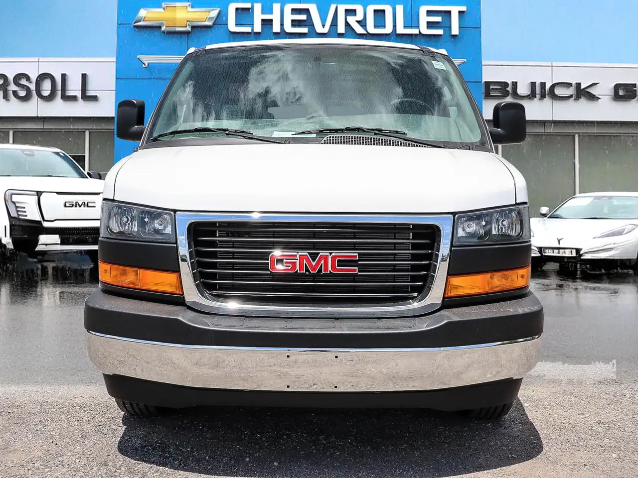 GMC Savana снимка GMC Savana