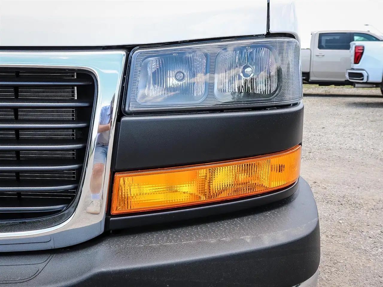 GMC Savana снимка GMC Savana