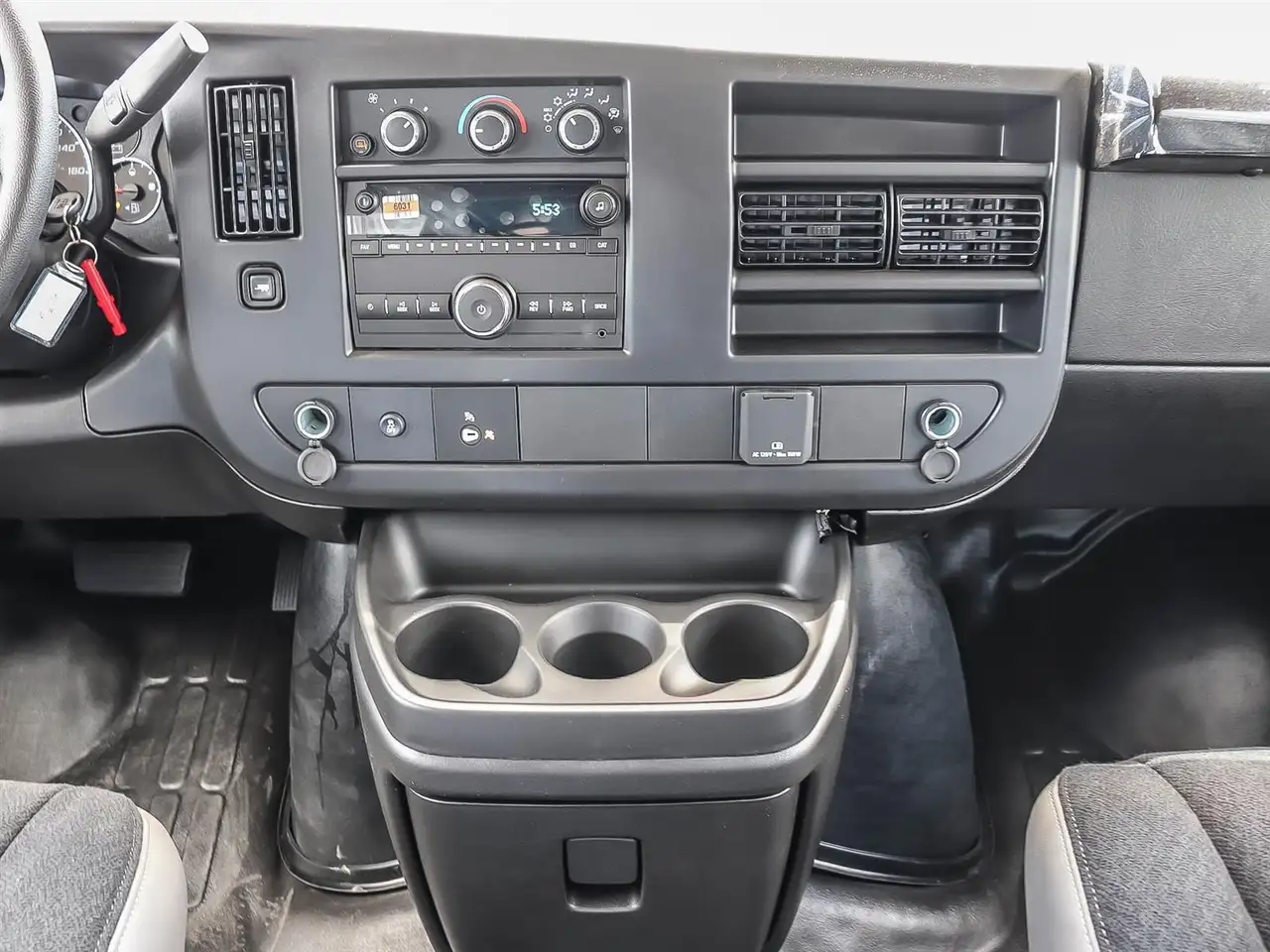 GMC Savana снимка GMC Savana