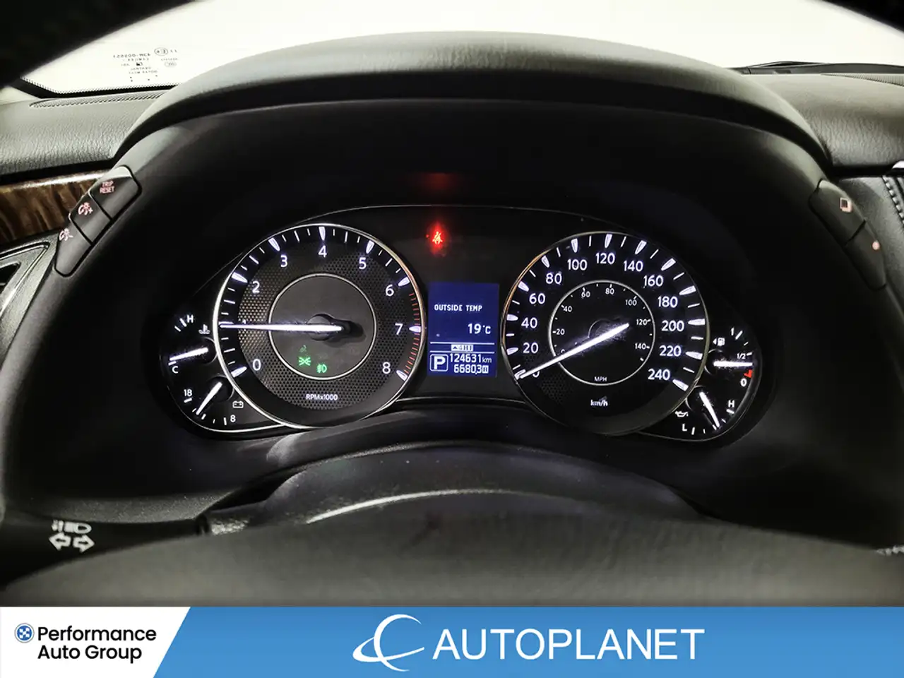 Nissan Armada снимка Nissan Armada