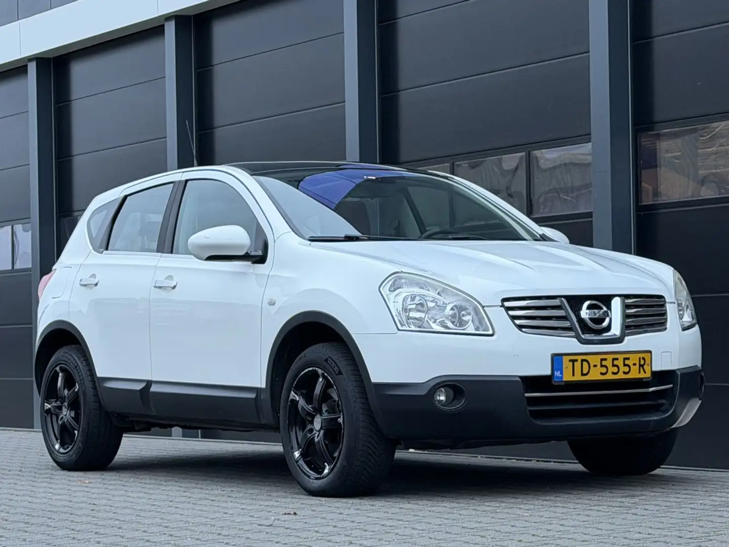 Nissan Qashqai 1.6 Panorama Navi Clima PDC Wit - 2