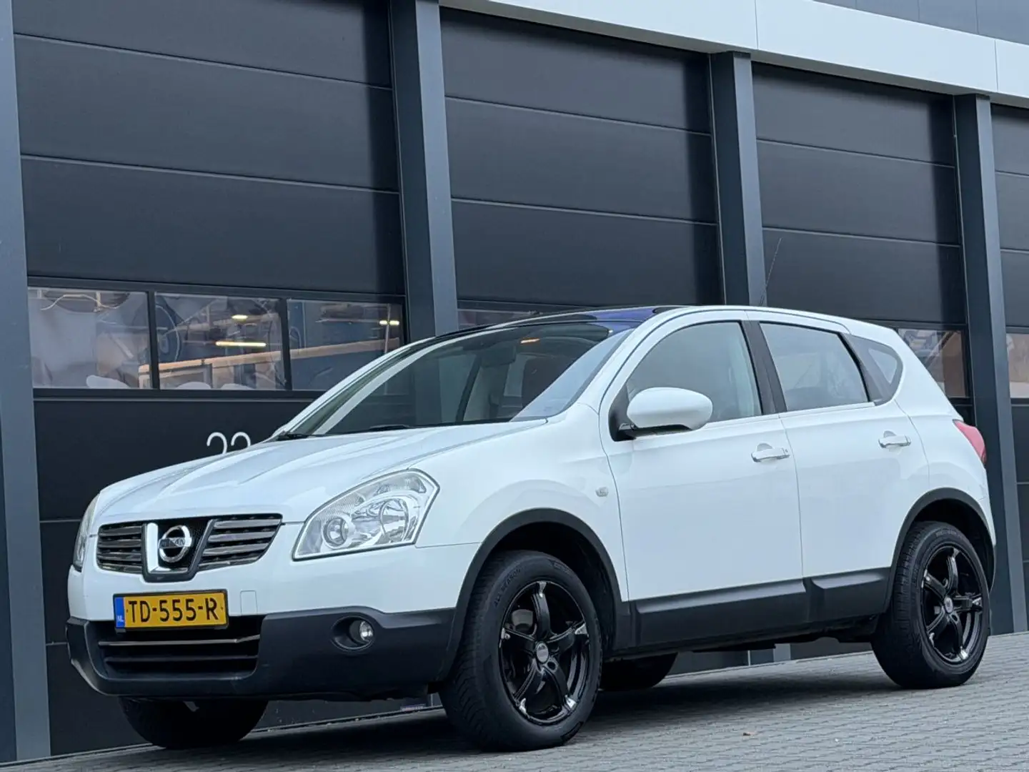 Nissan Qashqai 1.6 Panorama Navi Clima PDC Wit - 1