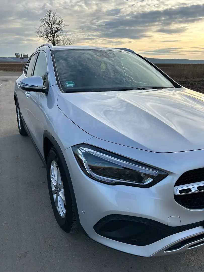 Mercedes-Benz GLA 180 GLA 180 7G-DCT Progressive Серебристый - 2