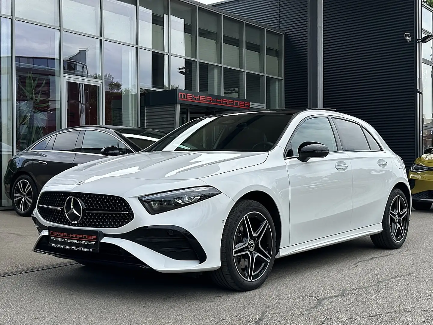 Mercedes-Benz A 250 e PHEV 11,6kWh Aut. AMG-LINE Weiß - 2