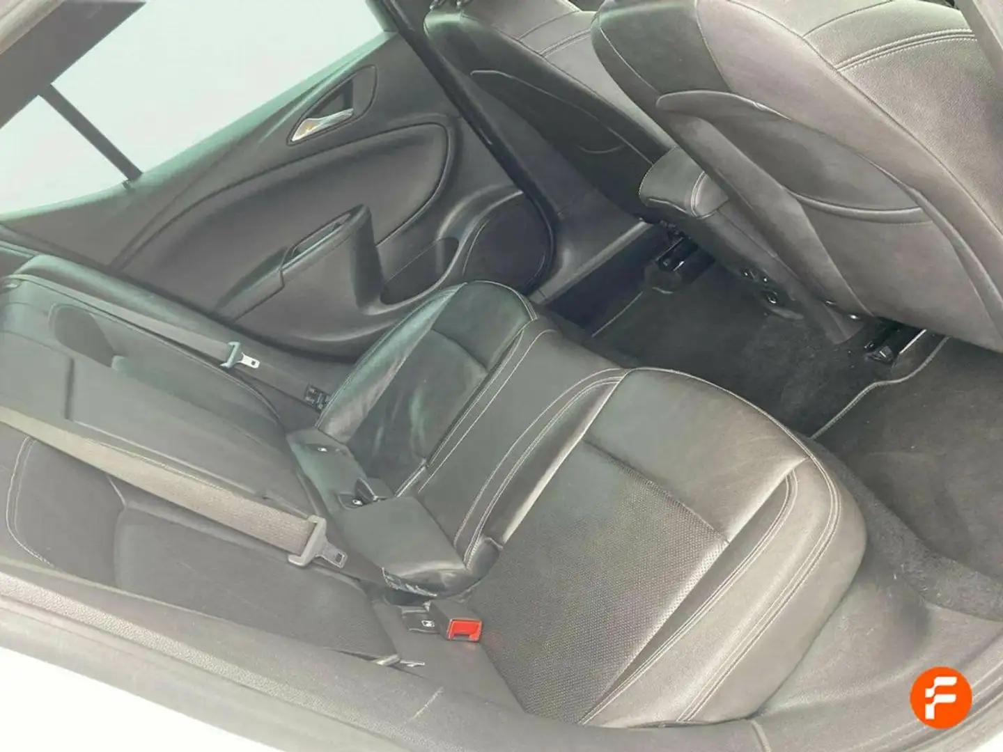 Opel Astra 1.4 Turbo 110kW (150CV) GSi Line bijela - 2