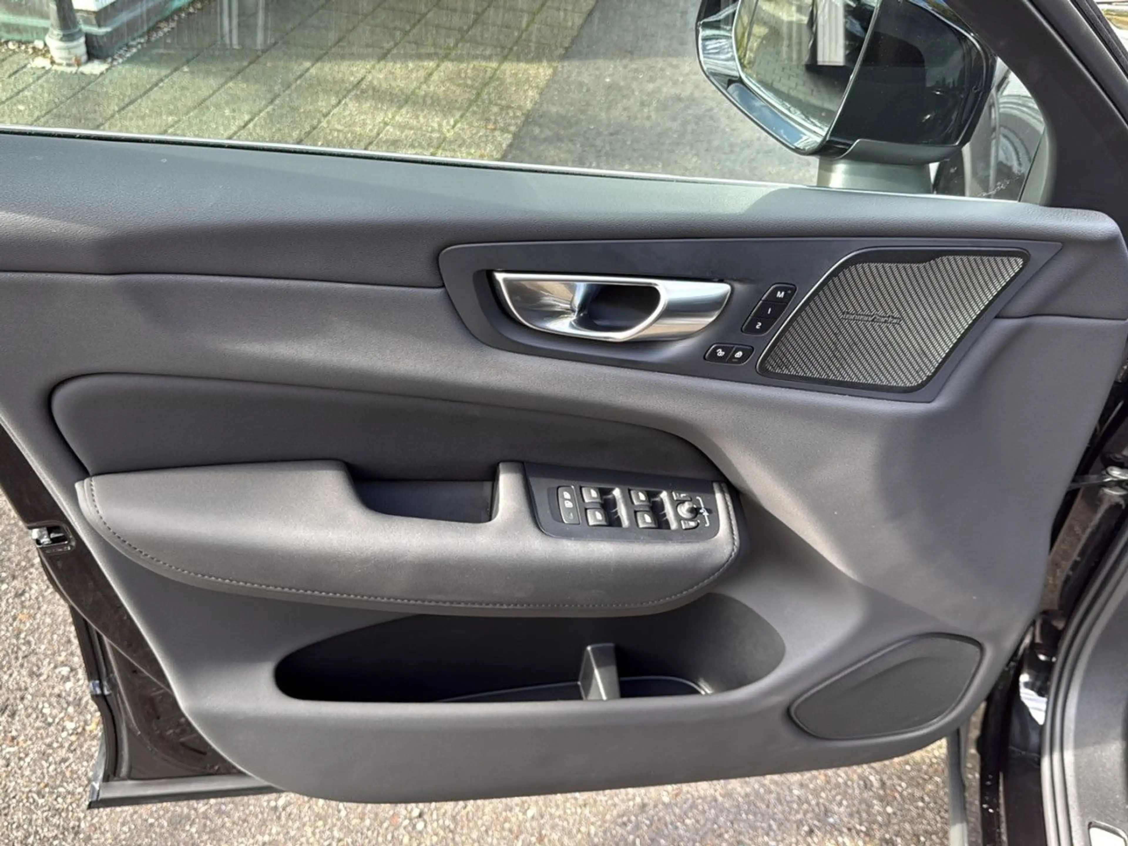 Volvo XC60 T6 Recharge Plus Bright Plug-In Hybrid AWD — photo 13