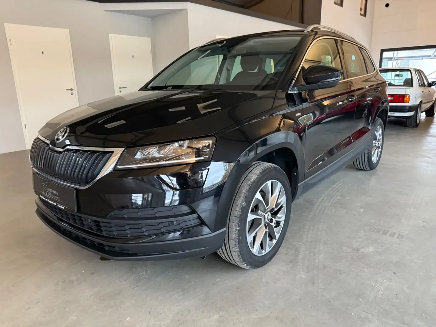 Skoda Karoq 1.5 TSI Clever LED/Kam/SHZ/Temp/Navi Schwarz - 1