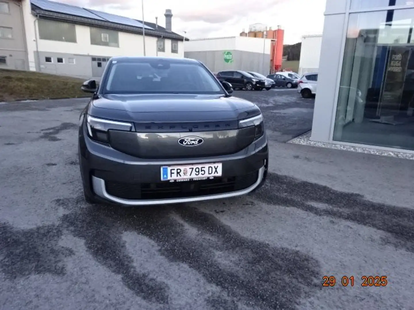 Ford Explorer Elektro 79kWh Grau - 2